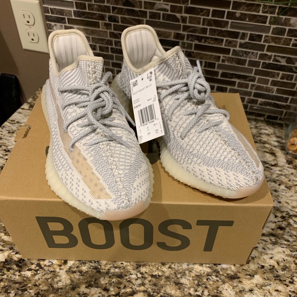 Brand New Yeezy Lundma V2 Authentic SOLDOUT